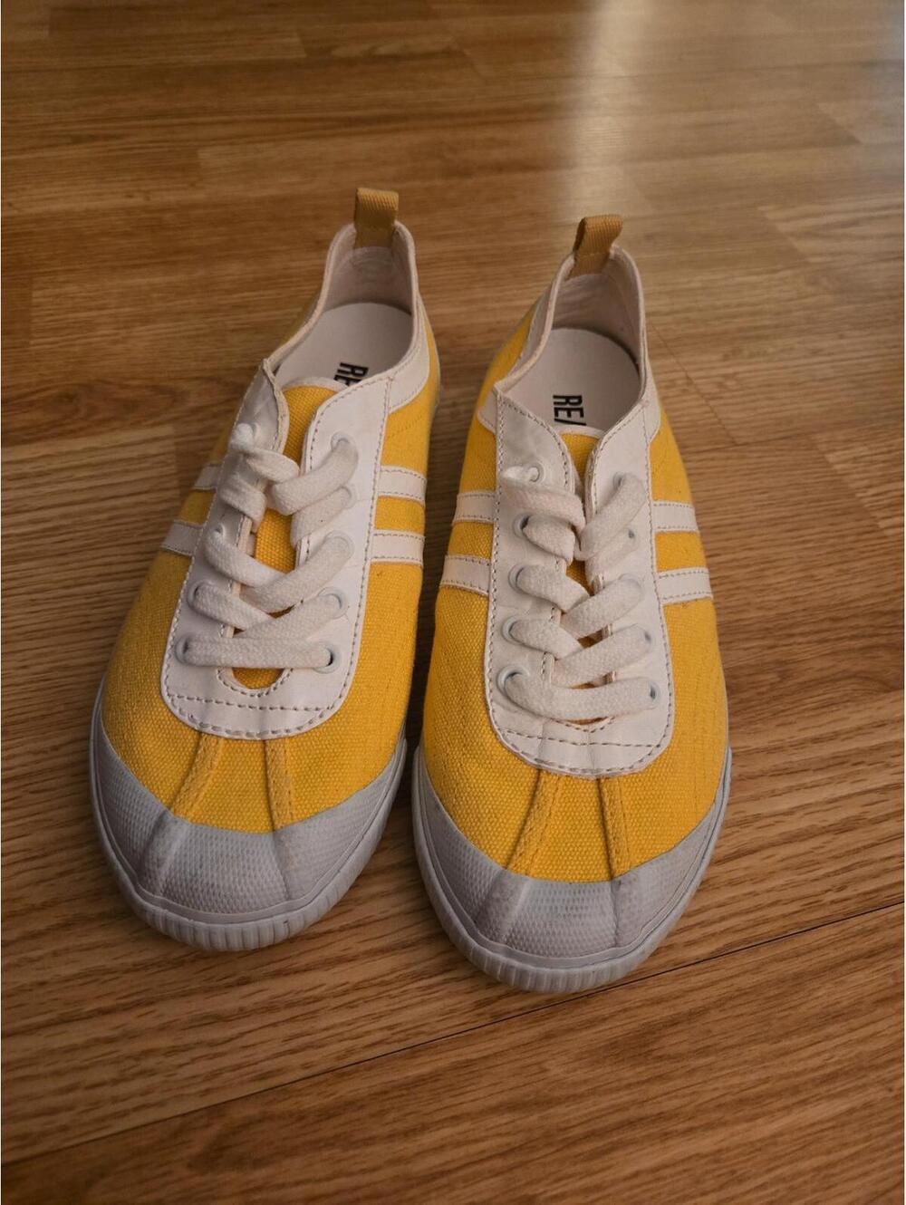 RE/DONE 90s Sneakers (40)